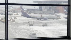 "Аэрофлот" перешел на усиленный режим работы из-за снегопада в Москве