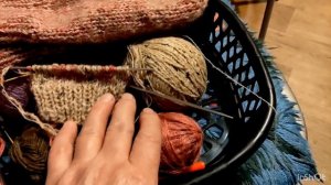 навязала рукавичек, начала шапку в технике" бриошь".