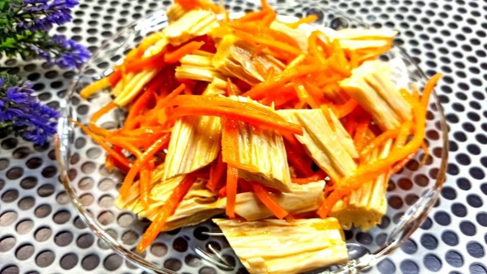 Соевая спаржа с морковью по-корейски! Вкусная закуска из фучжу за минимум времени смотреть онлайн