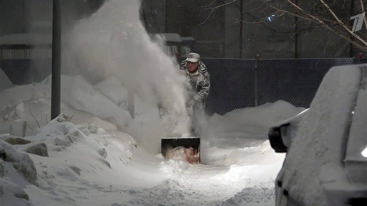 Москву накрыл мощный снегопад. смотреть онлайн