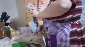 Замесила тесто на пиццу, приготовила начинки. Продолжение следует на Дзен Премиум.