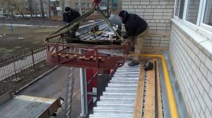 Изготовление и монтаж металлического фриза с консольным свесом 2 метра