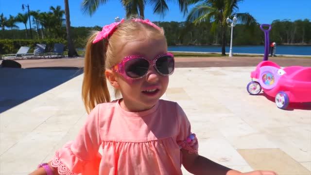 Сюрпризы Игрушки в разноцветных карзинках смотреть онлайн