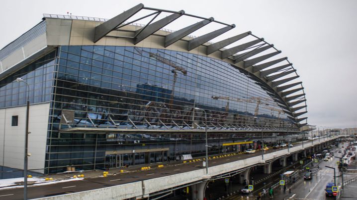 Аэропорт Внуково в условиях снегопада работает стабильно и без перерывов смотреть онлайн