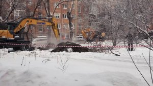 КАК ПОРЫВ ТРУБЫ ОСТАВИЛ ДОМА БЕЗ ВОДЫ, А УЛИЦЫ — ПОДО ЛЬДОМ