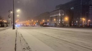 Москву продолжает заметать снегом🌨️