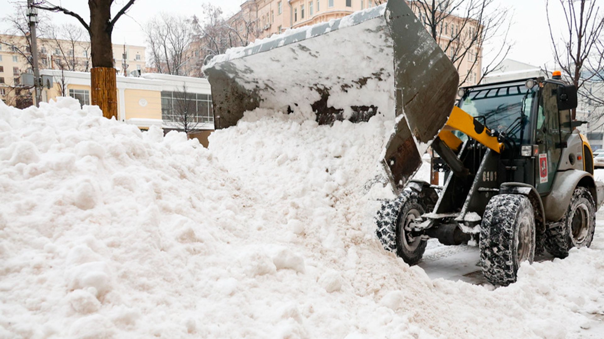 Сугробы в полметра и пробки 9 баллов. Корреспондент «МИРа» прошелся по заснеженным улицам Москвы смотреть онлайн