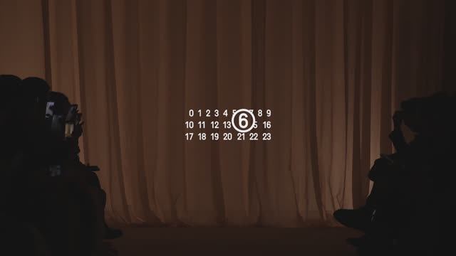 Показ коллекции MM6 Maison Margiela осень-зима 2024-2025 смотреть онлайн