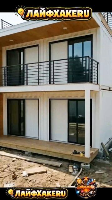 Превращая 4 морских контейнера в белую роскошную виллу🏠🤍#ЛайфхакеRU смотреть онлайн