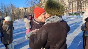 Лежала Роза  в уличной пыли. Танцы.