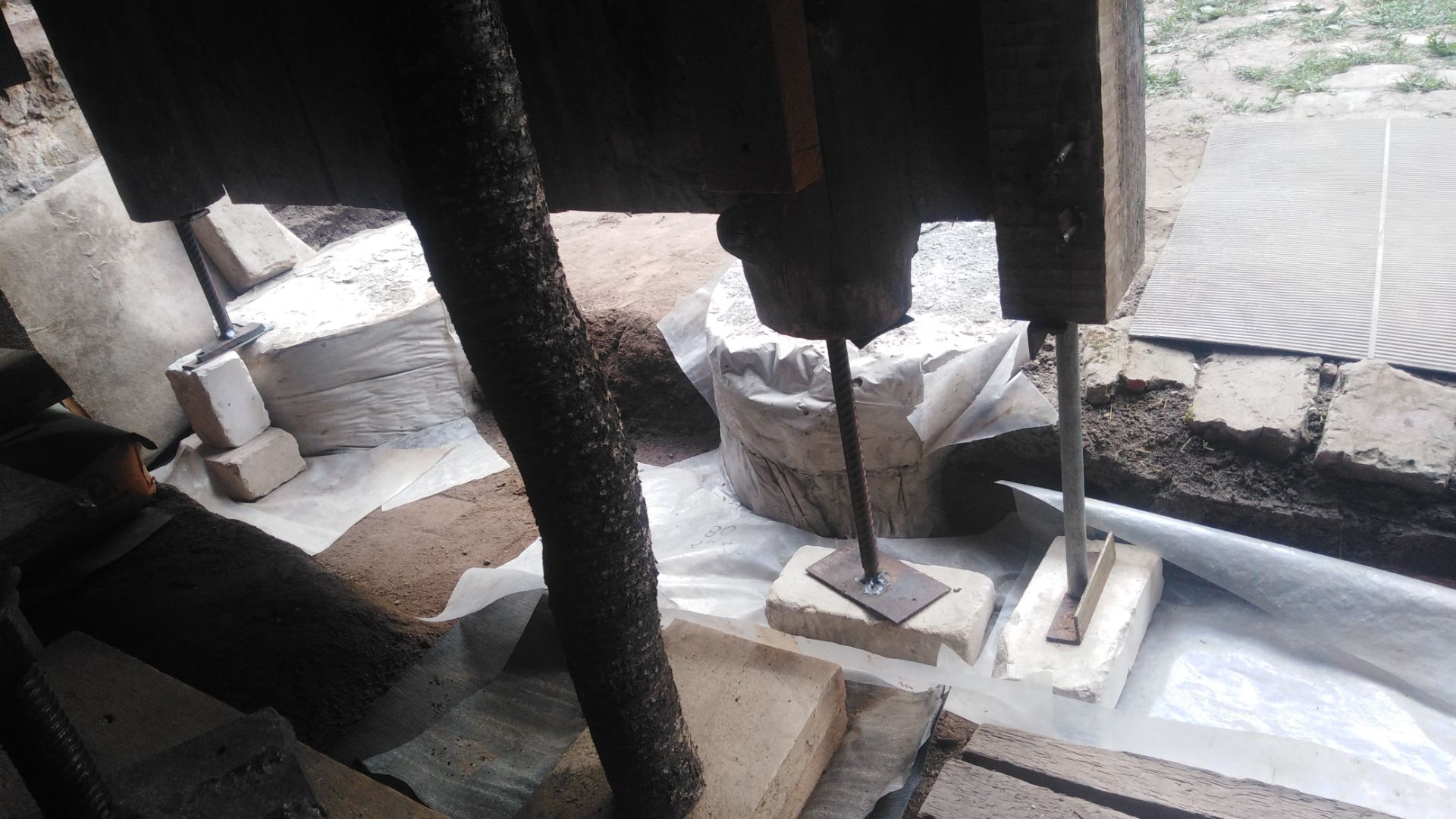 Армируем дубовые опоры для заливки фундамента! смотреть онлайн