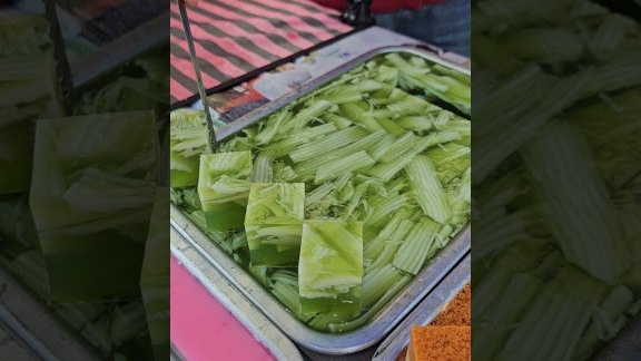 Тайская уличная еда. желе из кокоса и пандана за 10 бат/25 руб смотреть онлайн