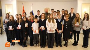 Вручили первые паспорта