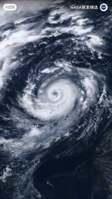 Тайфун, вид из космоса 🙃 смотреть онлайн