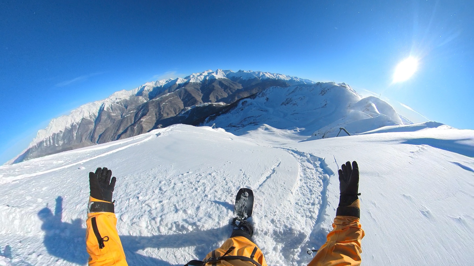 ЛУЧШЕЕ ОТКРЫТИЕ СЕЗОНА 2026 на КРАСНОЙ ПОЛЯНЕ! УПАЛ В РУЧЕЙ! Катаю Нереальный ФРИРАЙД первым следом смотреть онлайн