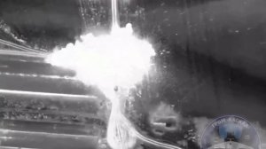 💥 Высокоточная ракета 300-мм РСЗО «Торнадо-С» уничтожает фуру ВСУ, загружавшуюся беспилотниками со