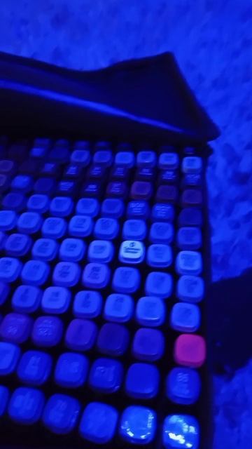 Картина вслепую с синим светом смотреть онлайн