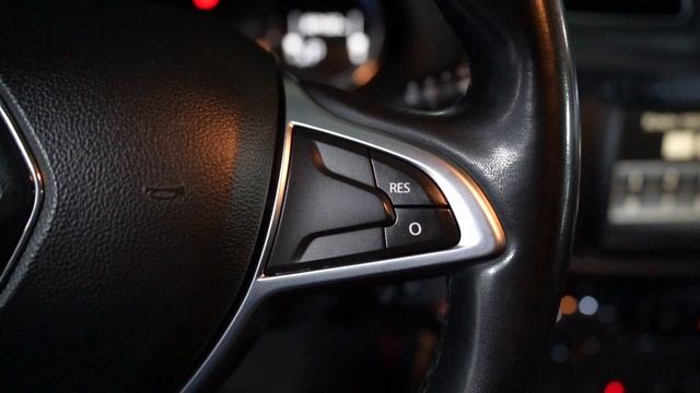 Renault Sandero смотреть онлайн