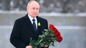 Путин возложил цветы к памятнику «Рубежный камень» на Невском пятачке
