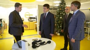 КРАСНОЯРСКИЕ ИТ-СПЕЦИАЛИСТЫ ПРЕДСТАВИЛИ СВОИ РАЗРАБОТКИ МИХАИЛУ КОТЮКОВУ