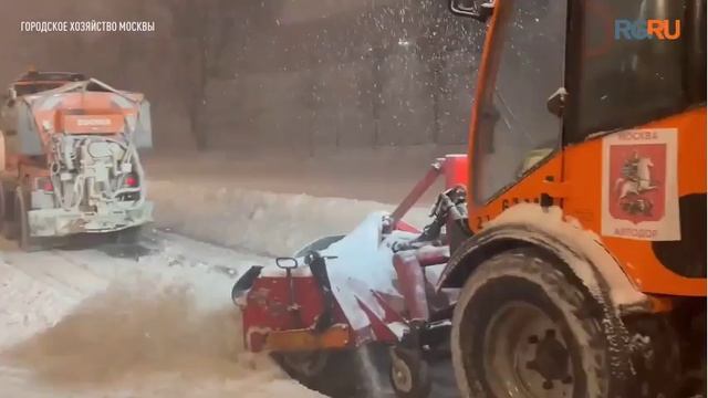 В Москве ликвидируют последствия мощного снегопада смотреть онлайн