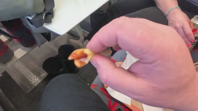 Едем на поезде в Завидово перед новым годом 2026. Поезд "Ласточка" идет 1.20 c Москвы до Завидово. смотреть онлайн