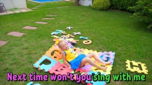 Настя и песенка для детей про английский алфавит