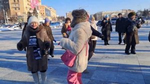 Пришел Сиренвый вечер.Танцы.