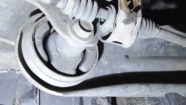 Замена сайленблока заднего продольного рычага Mitsubishi Outlander смотреть онлайн