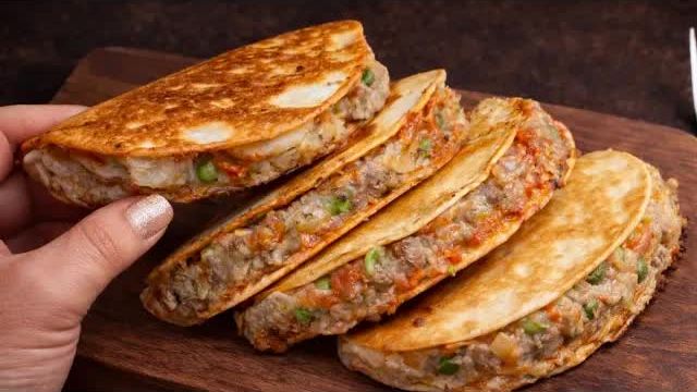 Вкуснее ПИЦЦЫ и дешевле БУРГЕРОВ! Ленивые пирожки без возни с тестом. 400 грамм фарша и 6 лепёшек. смотреть онлайн