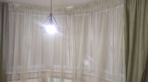 Бежевые рулонные шторы BLACK-OUT для блокировки солнечного света и тепла на эркерное окно.