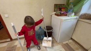 Мы с Ангелиной УБИРАЕМ БАРДАК после Люсиной вечеринки, а Влад играется со своей любимицей Люсей!