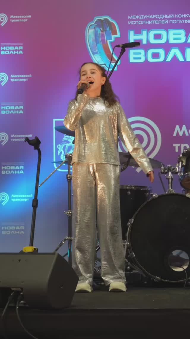 ученики Академии Игоря Крутого выступили в День студента на сцене московского метро смотреть онлайн