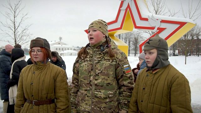 В столице Верхневолжья у Обелиска Победы состоялась торжественная церемония возложения цветов смотреть онлайн