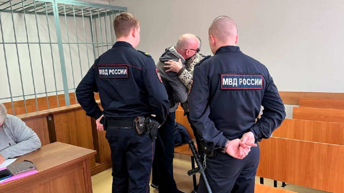 Оставшийся без ужина уралец избил возлюбленную чугунной сковородой смотреть онлайн