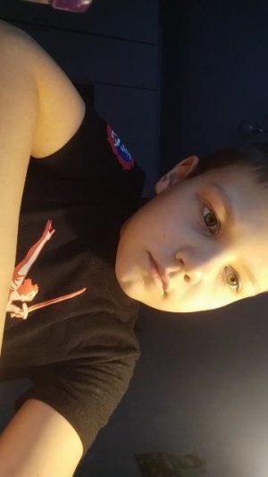 делаю уроки(скучно)