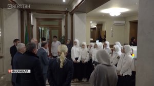 Камил Давдиев провел в парламенте экскурсию для школьников