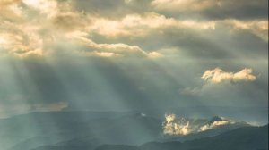 Аранжировка для фортепиано и виолончели — мощная дань уважения вере, природе и красоте мира.