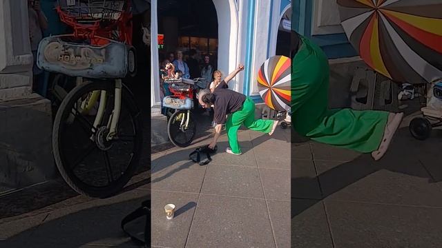 ТАНЦОР МАЙКЛ ОТЖИГАЕТ НА НЕВСКОМ смотреть онлайн