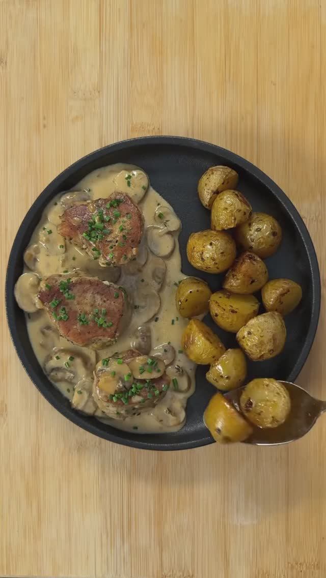 Медальоны в сливочно-грибном соусе 🥩 смотреть онлайн