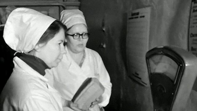 1975 год. Тюмень. Хлебозавод. Выпечка хлеба смотреть онлайн