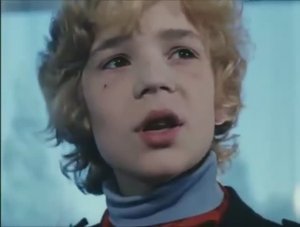 Песня Крылатые качели 1979 исполняет Елена Шуенкова