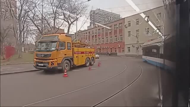 Предновогодняя поездка на трамвае 71-931М "Витязь-М" по новому трамвайному маршруту №5 (19.12.2025) смотреть онлайн