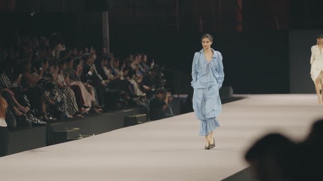 Показ коллекции Vivienne Westwood "Ворота Индии" весна-лето 2025 смотреть онлайн