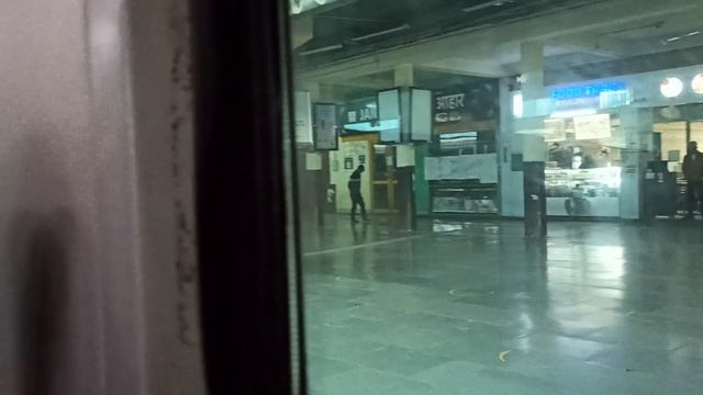 Впервые в индийском поезде!Отправление в Агру! смотреть онлайн