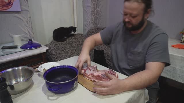 Солю сало дедовским способом Прослойки мяса получаются вкусные и нежные тают во рту смотреть онлайн