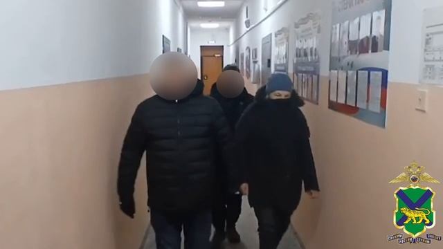 Полиция Владивостока по горячим следам задержала женщину, ограбившую 86-летнего мужчину в магазине смотреть онлайн