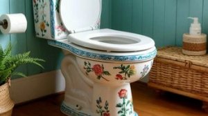 Демонтаж старого унитаза.