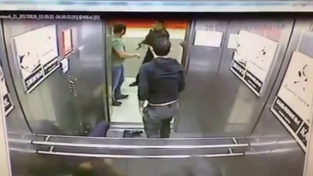 Драка в лифте. 1 против 3 Драка в лифте. 1 против 3