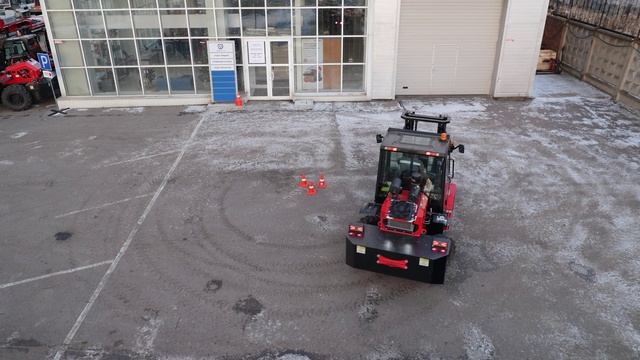 Обзор маневренности вилочных погрузчиков LEOTRACK грузоподъемностью 3,5 тн смотреть онлайн